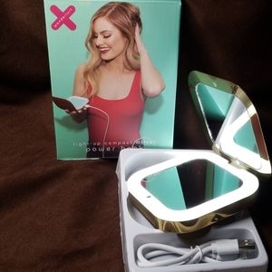 Light-up compact mirror power bank